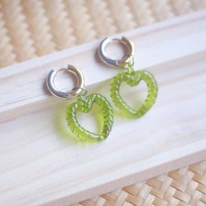 Glass twisted heart earrings